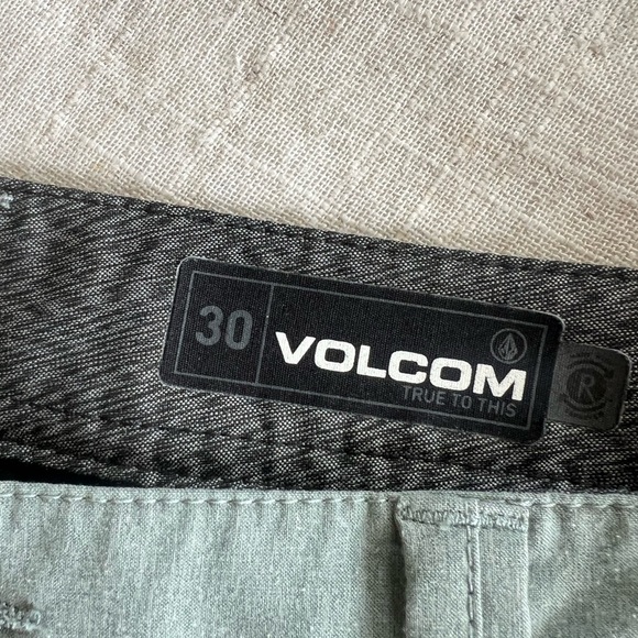 Volcom cargo short size 30 good condition green Surf  and Turf  four-way stretch - Picture 6 of 13